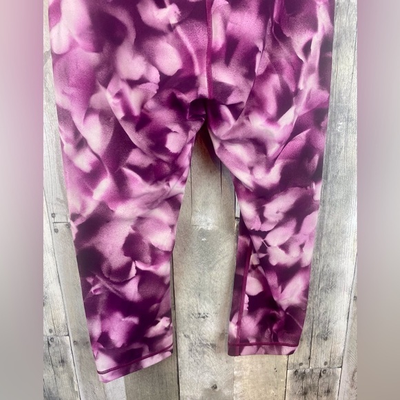 Lululemon Wunder Under Crop (Hi-Rise) 21" in Blush Blossom Size 6. - Picture 7 of 14